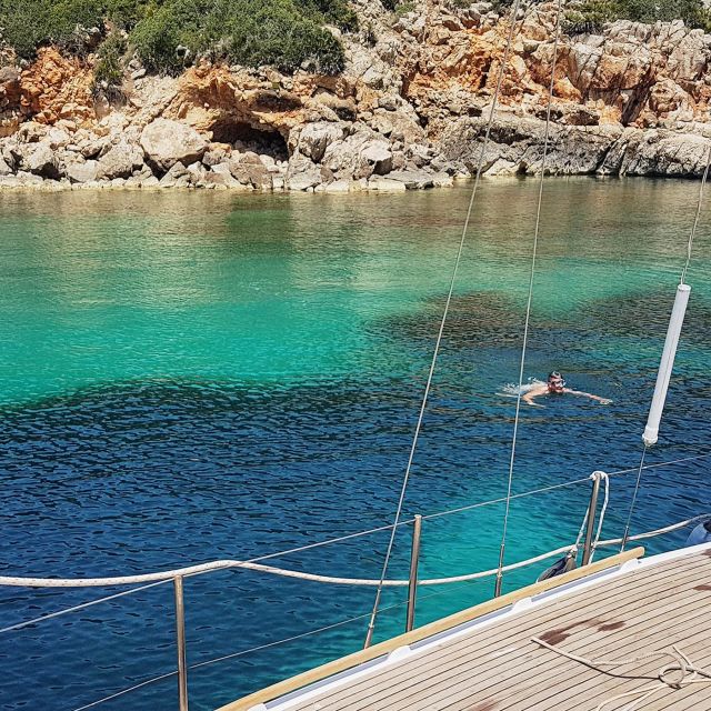 Alghero: Half Day in a 10M Motorsailer Boat With Aperitivo - Key Points