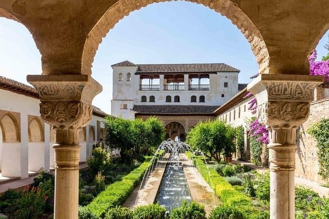 Alhambra and Generalife Skip-The-Line Ticket With Official Guide - Historical Significance of Alhambra