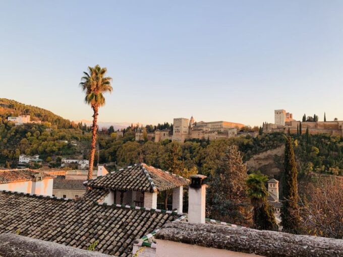 Alhambra and Nasrid Palaces Guided Tour With Tickets - Getting to the Alhambra