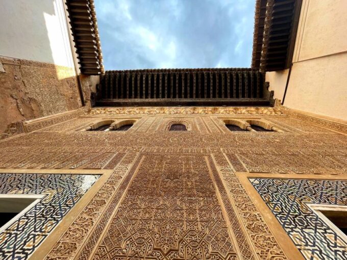 Alhambra and Nasrid Palaces Guided Tour With Tickets - What to Expect During the Tour