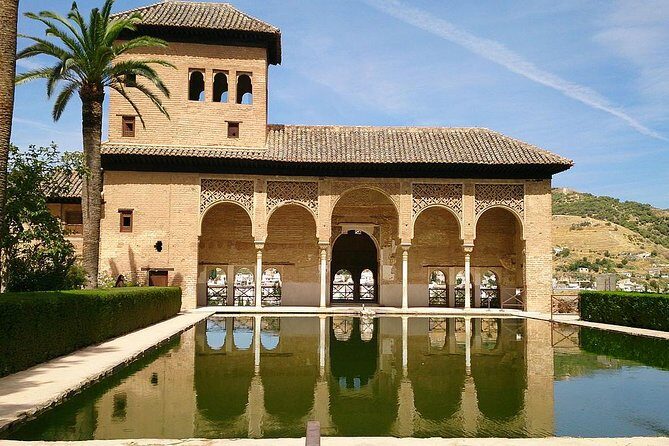 Alhambra &Charles Palace Guided Tour with Optional Nasrid Palaces - Final Thoughts: Who Should Book This Tour?
