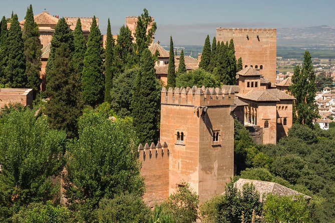 Alhambra & Generalife: Exclusive 3-Hour Private Tour With Tickets Included - Tour Experience