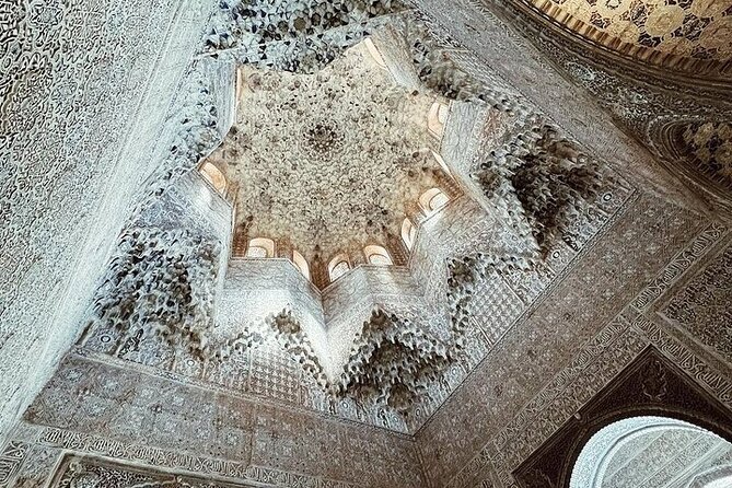 Alhambra, Generalife & Nasrid Palace Self Audio Guide Tour - Alhambra Palace: A UNESCO Gem
