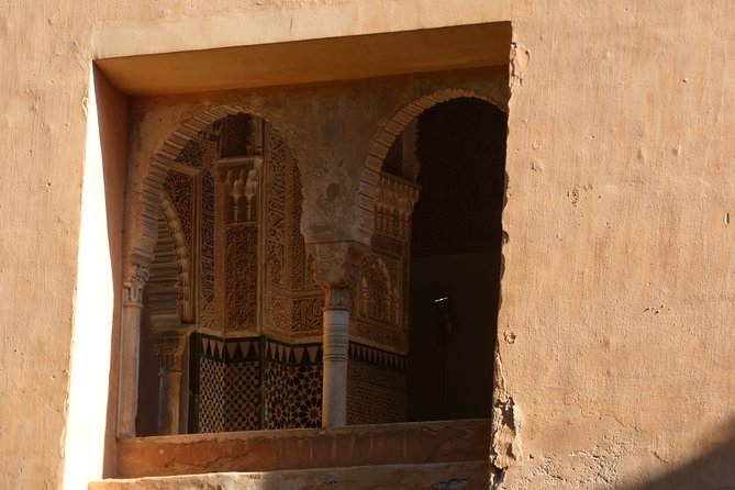 Alhambra & Generalife Skip the Line Premium Tour Including Nasrid Palaces - Intimate Group Size Experience