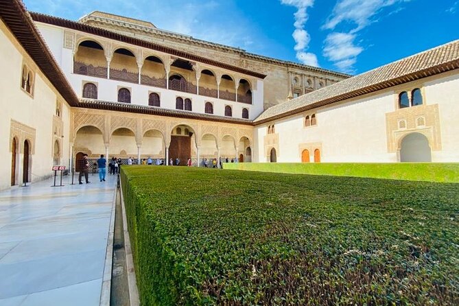 Alhambra Guided Tour From Malaga With Private Transportation - Service Reliability and Reputation