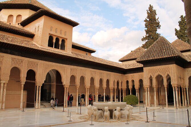 Alhambra Guided Tour, Nasrid Palaces and Generalife - Key Points