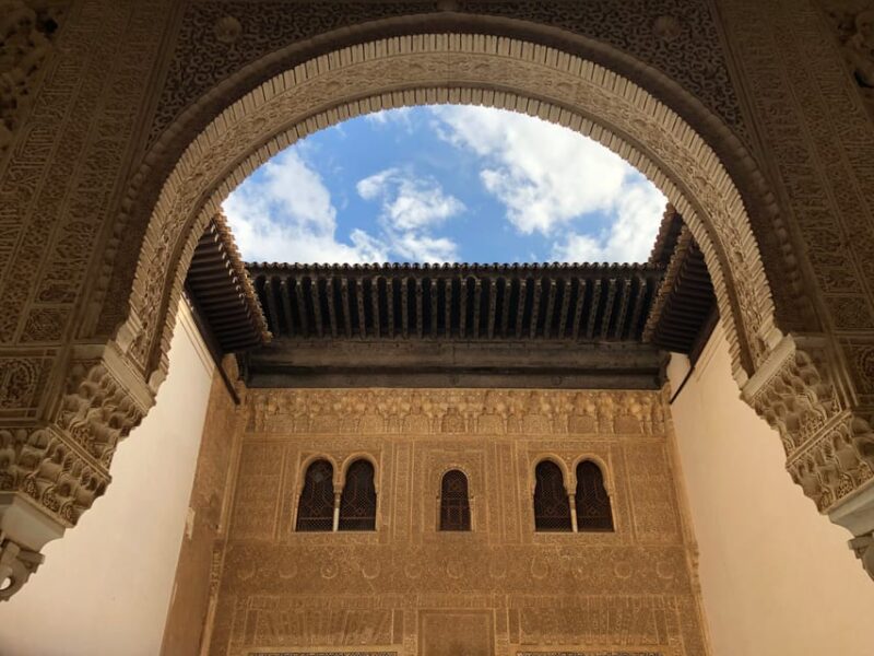 Alhambra: Guided Tour With Fast-Track Entry - Exploring the Nasrid Palaces