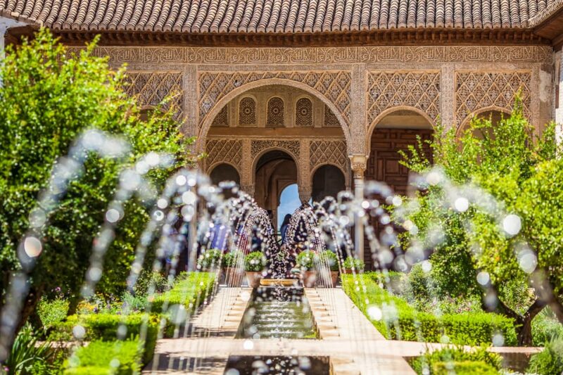 Alhambra: Guided Tour With Fast-Track Entry - Admiring the Alcazaba and Palace of Carlos V