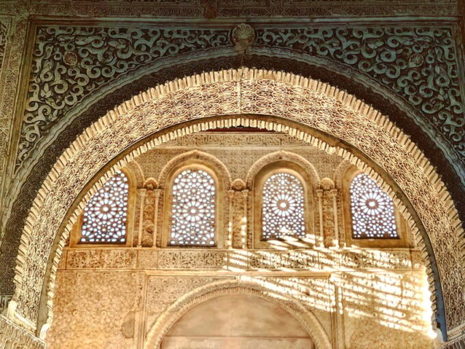 Alhambra: Guided Tour With Fast-Track Entry - Discovering the Generalife Gardens
