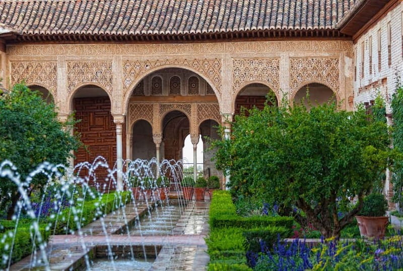Alhambra Guided Tour with Nasrid Palaces & Gardens - An In-Depth Look at the Alhambra Guided Tour