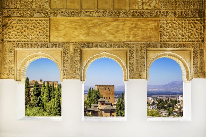Alhambra, Nasrid Palaces, and Generalife 3-Hour Guided Tour - What to Expect