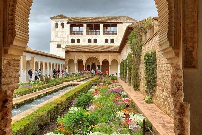 Alhambra & Nasrid Palaces Tour with Priority Access  Granada - A Deep Dive into the Experience