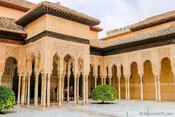 Alhambra palace Private tour with private local guide and admission tickets - A Closer Look at the Experience