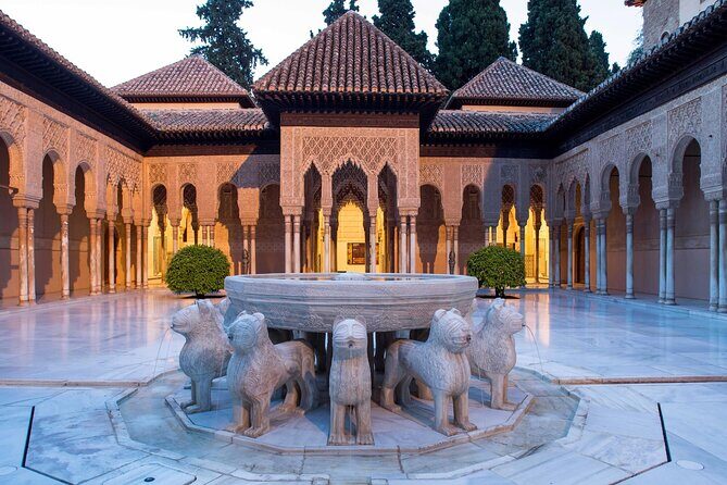 Alhambra Private Tour with Tickets to the Nasrid Palaces - Key Points
