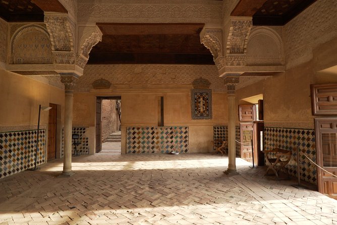 Alhambra: Small Group Tour With Local Guide & Admission - Visitor Reviews & Recommendations
