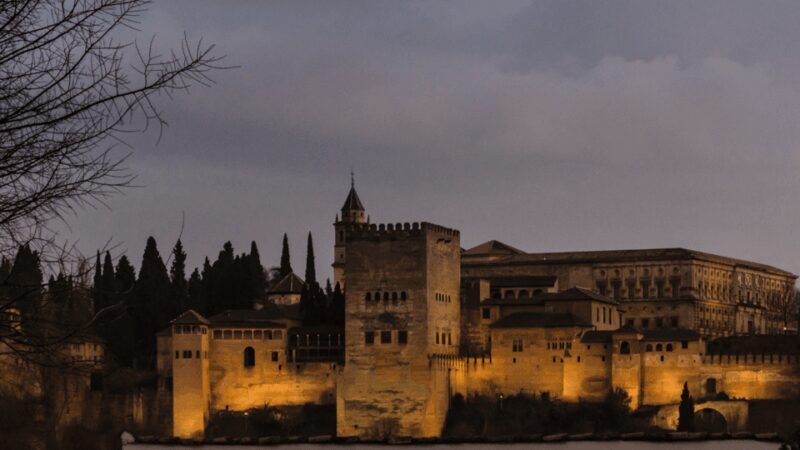 Alhambra: Tour Leyendas de la Alhambra - Key Points