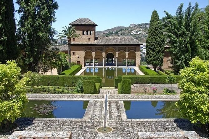 Alhambra: Tour With Nasrid Palaces. Admission Not Included - Additional Information
