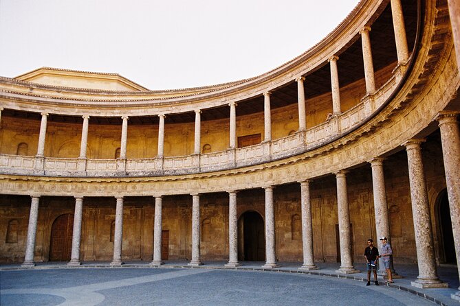 Alhambra Tour With Nasrid Palaces From Jaen - Experiencing the Generalife Gardens