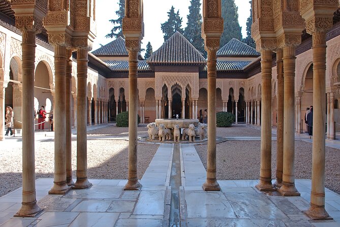 Alhambra Tour With Nasrid Palaces From Jaen - Visiting the Alcazaba Fortress