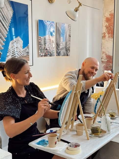 Alicante: Private Art Experience for Couples  Paint & Sip - Who Will Love This