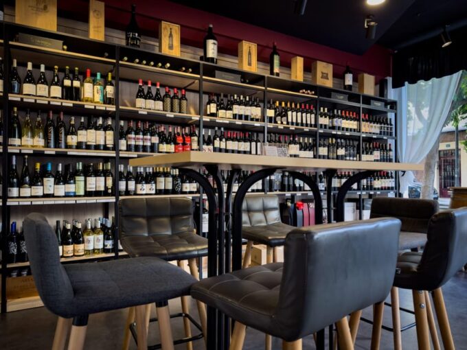 Alicante: Wine Walking Tour With Sommelier - Pairing Wines With Traditional Snacks