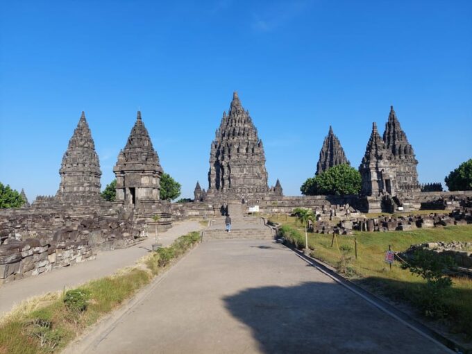 All-inclusive Borobudur Sunrise & Prambanan Temple Tour - Schedule and Duration