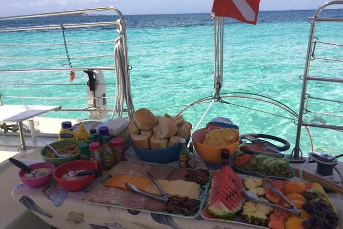 All-Inclusive Cordillera Cay Catamaran Beach and Snorkeling Tour - Inclusions and Amenities