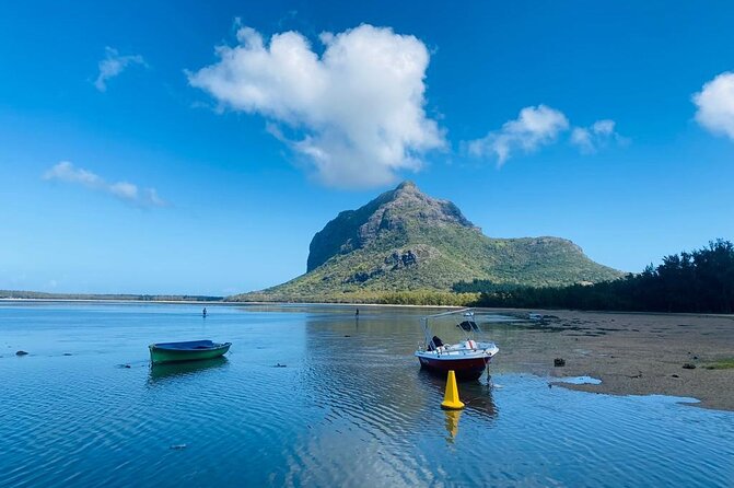 All Inclusive Full Day Tour: Chamarel Rhumrie,7-Coloured & Lunch - Logistics and Inclusions