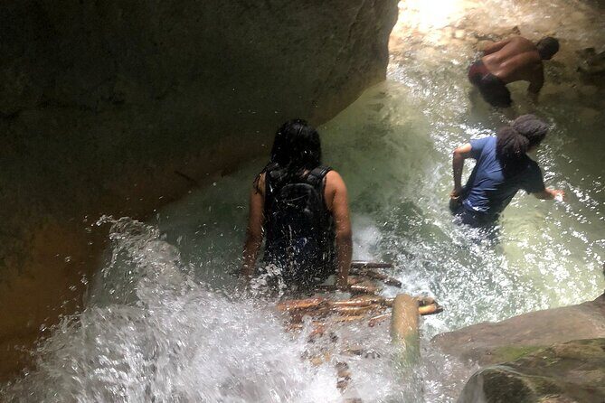 ALL INCLUSIVE tour of the "Cueva de la Virgen" Water Trail - Authenticity and Local Flavor