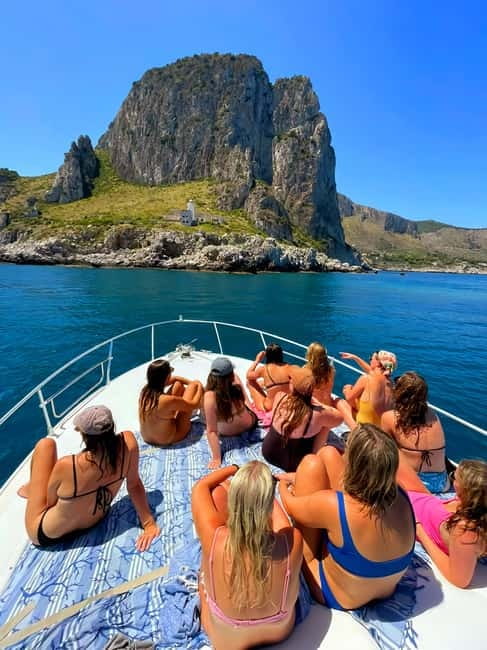 All-inclusive yacht tour in the beautiful Bay of Mondello - Key Points