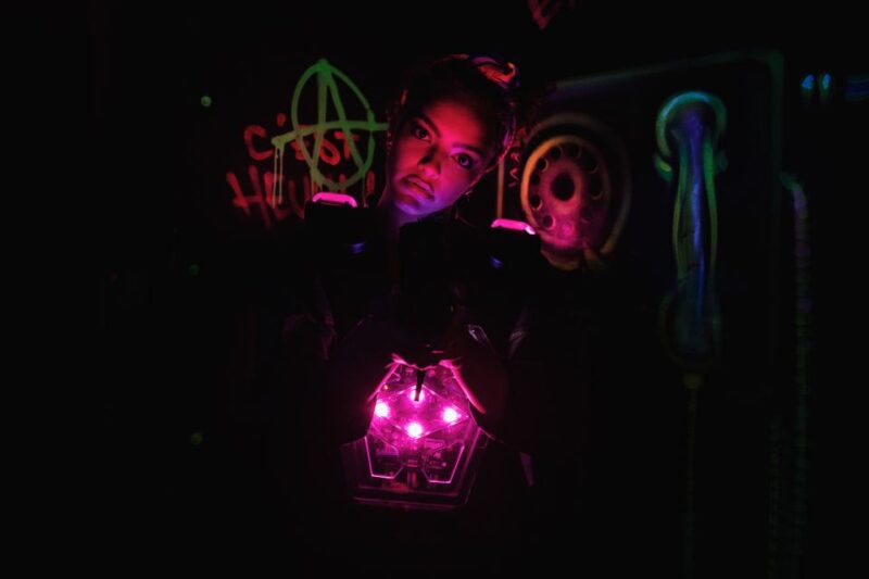 Aloha Amsterdam: Laser Tag Experience - Language and Communication