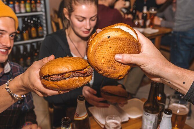 Alternative bar tour with dinner in the art district - Key Points