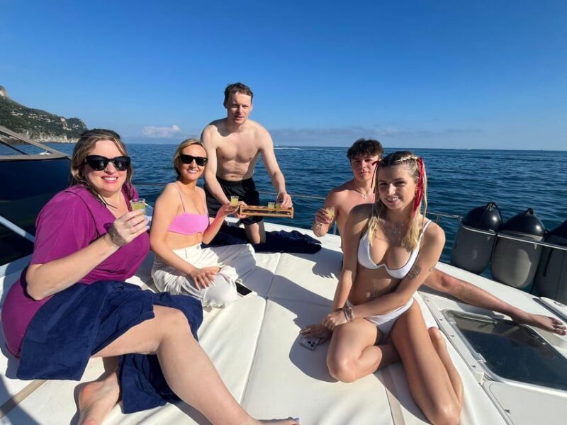 AMALFI: Boat tour to Positano with lunch at the restaurant - Exploring the Amalfi Coast from the Water