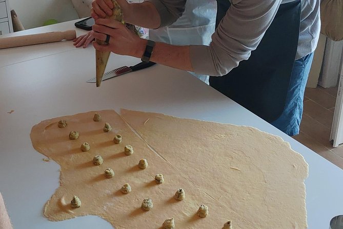 Amalfi Coast Home Cooking Class With Meal & Drinks Included - Class Size and Requirements