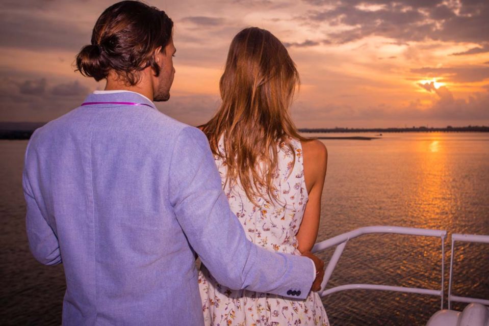 Amalfi Coast: Romantic Cruise & Aperitif - Experiencing the Evening Lights