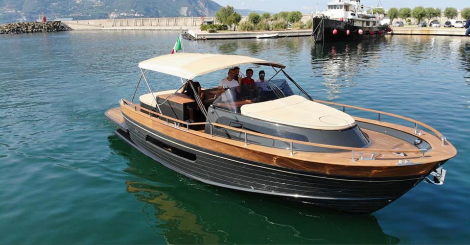 Amalfi Coast: Romantic Sunset Cruise with Music & Cocktails - Key Points