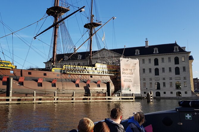Amsterdam 1-Hour Canal Cruise With Live Guide - Meeting and Departure Details