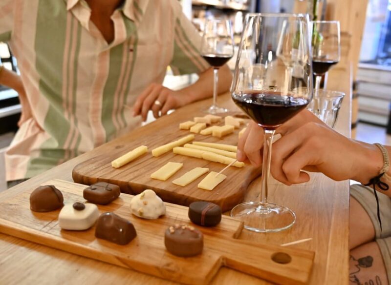 Amsterdam: 10 Tastings Guided Food Tour by UNESCO Canals - Introduction to the Tour: A Foodie Walk through Amsterdam’s Heart