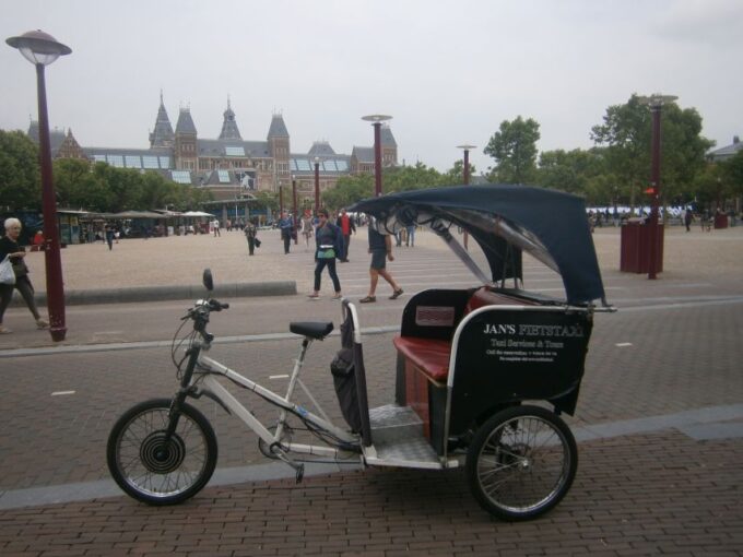 Amsterdam: 2-Hour Sightseeing Tour by Rickshaw - Tips for Your Tour