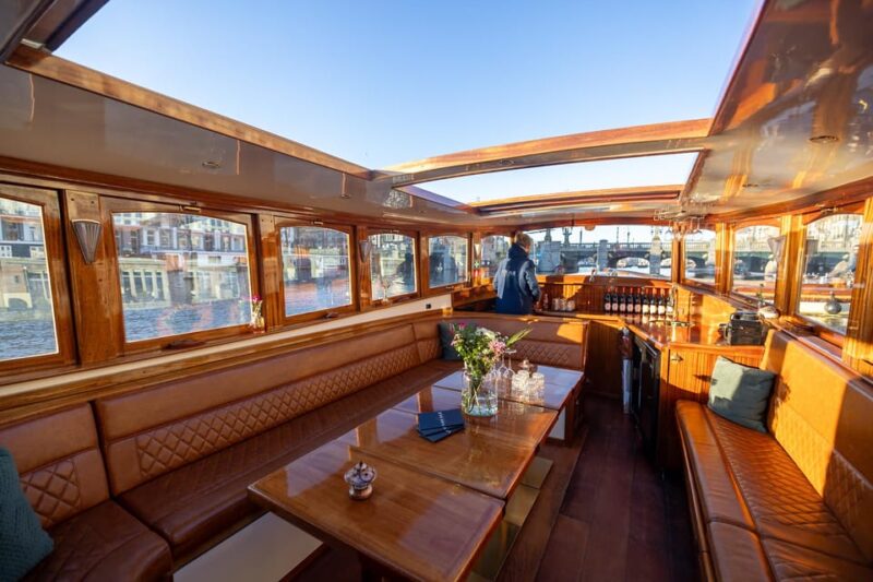 Amsterdam: 2h Canal Cruise Incl.Dutch Snacks & Drinks Option - Amenities Onboard