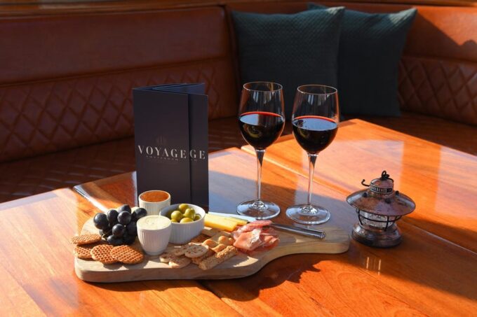 Amsterdam: 2h Canal Cruise Incl.Dutch Snacks & Drinks Option - Meeting Point Details