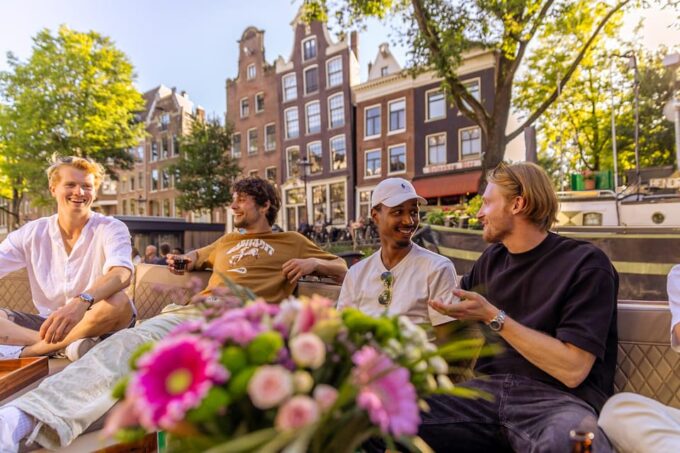Amsterdam: 2h Canal Cruise Incl.Dutch Snacks & Drinks Option - Additional Notes and Restrictions