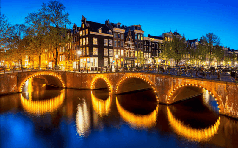 Amsterdam: 3 Hour See and Taste Tour of Historical Centre - Unique Culinary Experiences