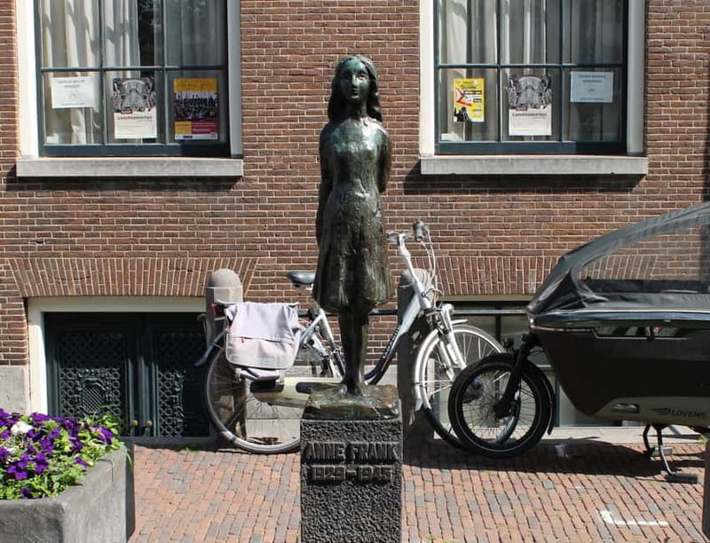 Amsterdam: Anne Frank and WWII Private Walking Tour - Auschwitz Monument: A Symbol of Loss