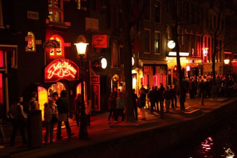 Amsterdam: Audio Tour of the Red Light District Highlights - Key Features