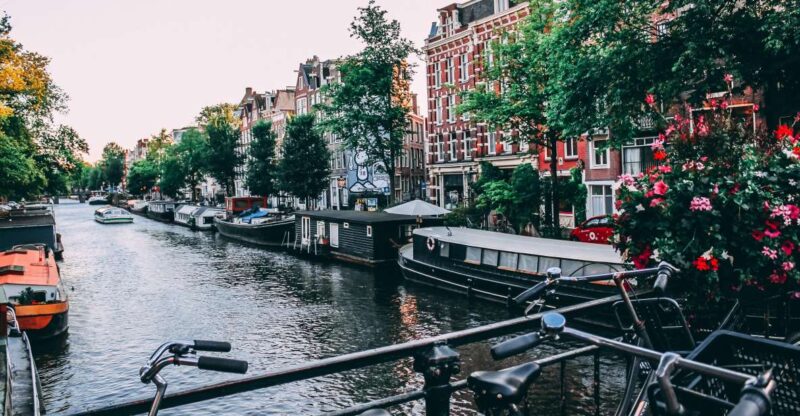 Amsterdam : Bachelorette Party Outdoor Smartphone Game - Good To Know