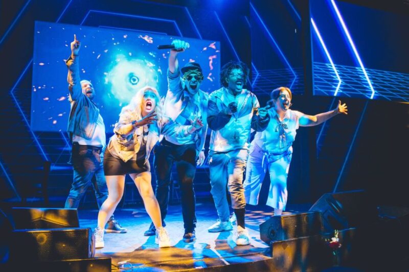 Amsterdam: 'Boom Chicago' English Improv Comedy Show - Audience Reception and Reviews
