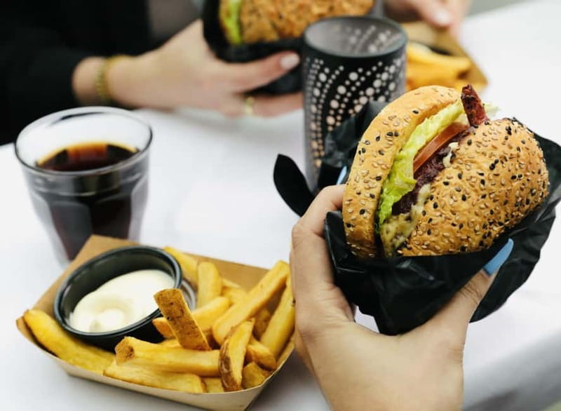 Amsterdam: Burger Dinner Canal Cruise - Key Points