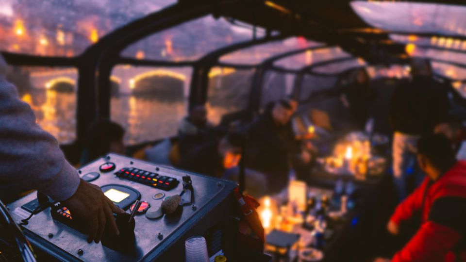 Amsterdam: Canal Booze Cruise with Unlimited Drinks Option - The Itinerary in Detail