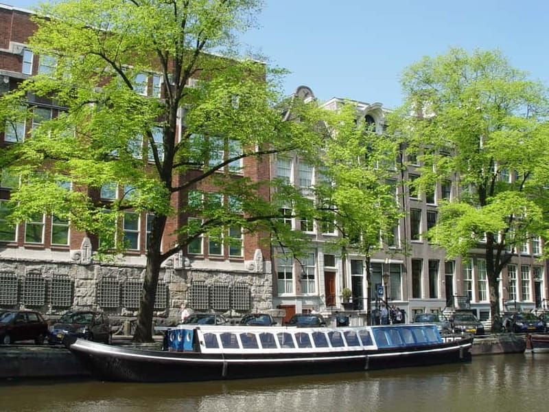 Amsterdam: Canal Cruise on a Traditional Dutch Bar Boat - What You’ll Love About the Boat & Setting